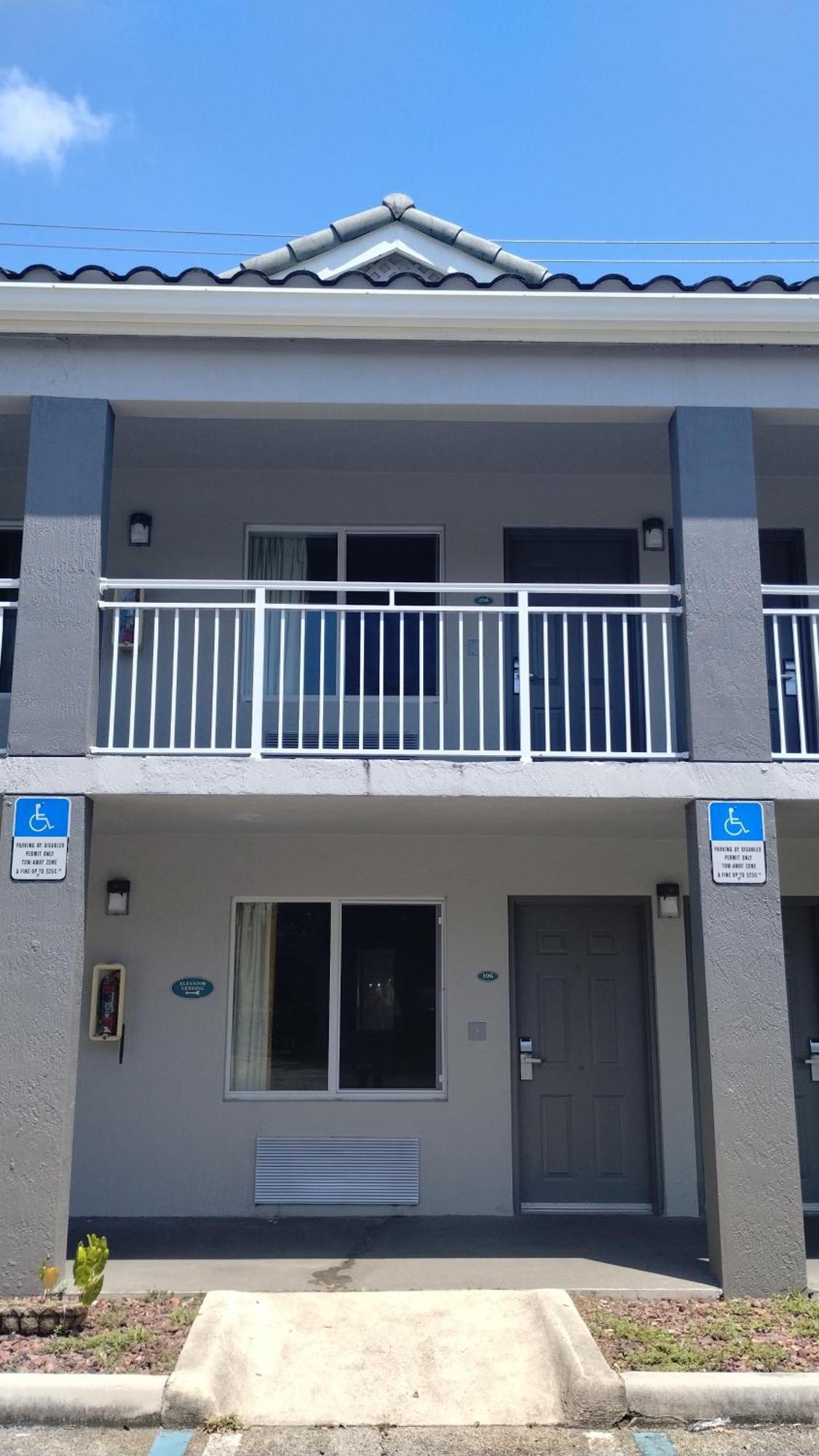Super 8 Motel By Wyndham Near Fort Lauderdale Arpt Dania Beach Zewnętrze zdjęcie
