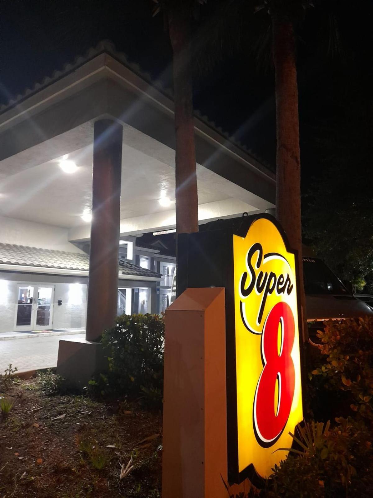 Super 8 Motel By Wyndham Near Fort Lauderdale Arpt Dania Beach Zewnętrze zdjęcie