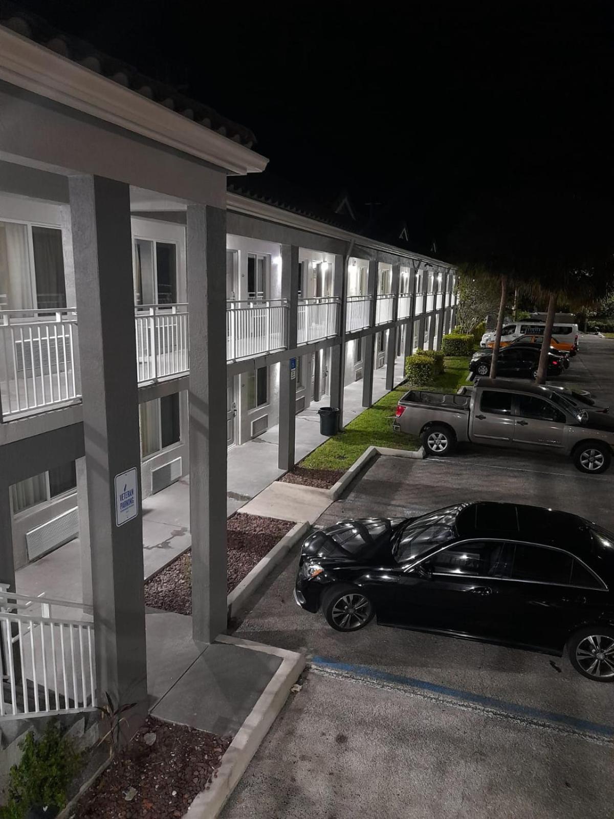 Super 8 Motel By Wyndham Near Fort Lauderdale Arpt Dania Beach Zewnętrze zdjęcie