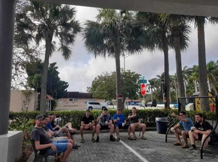 Super 8 Motel By Wyndham Near Fort Lauderdale Arpt Dania Beach Zewnętrze zdjęcie